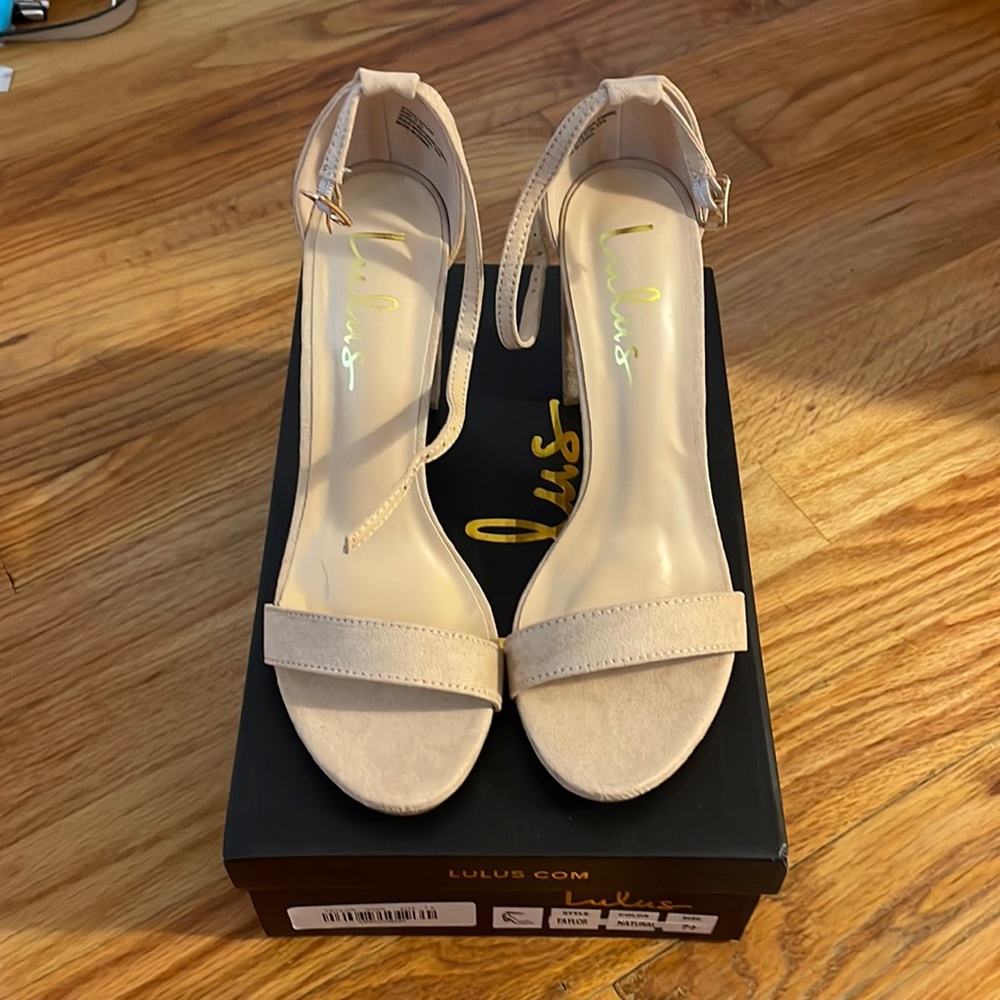 Lulu’s nude chunky heels never worn